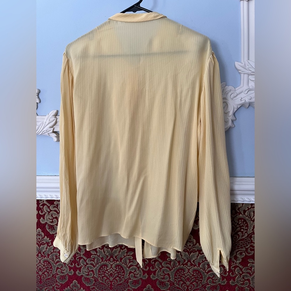 Gorgeous Vintage Silk Butter Yellow Blouse with Tie - Picture 4 of 7